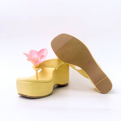 Flower Wedge sandals ( Read full description)